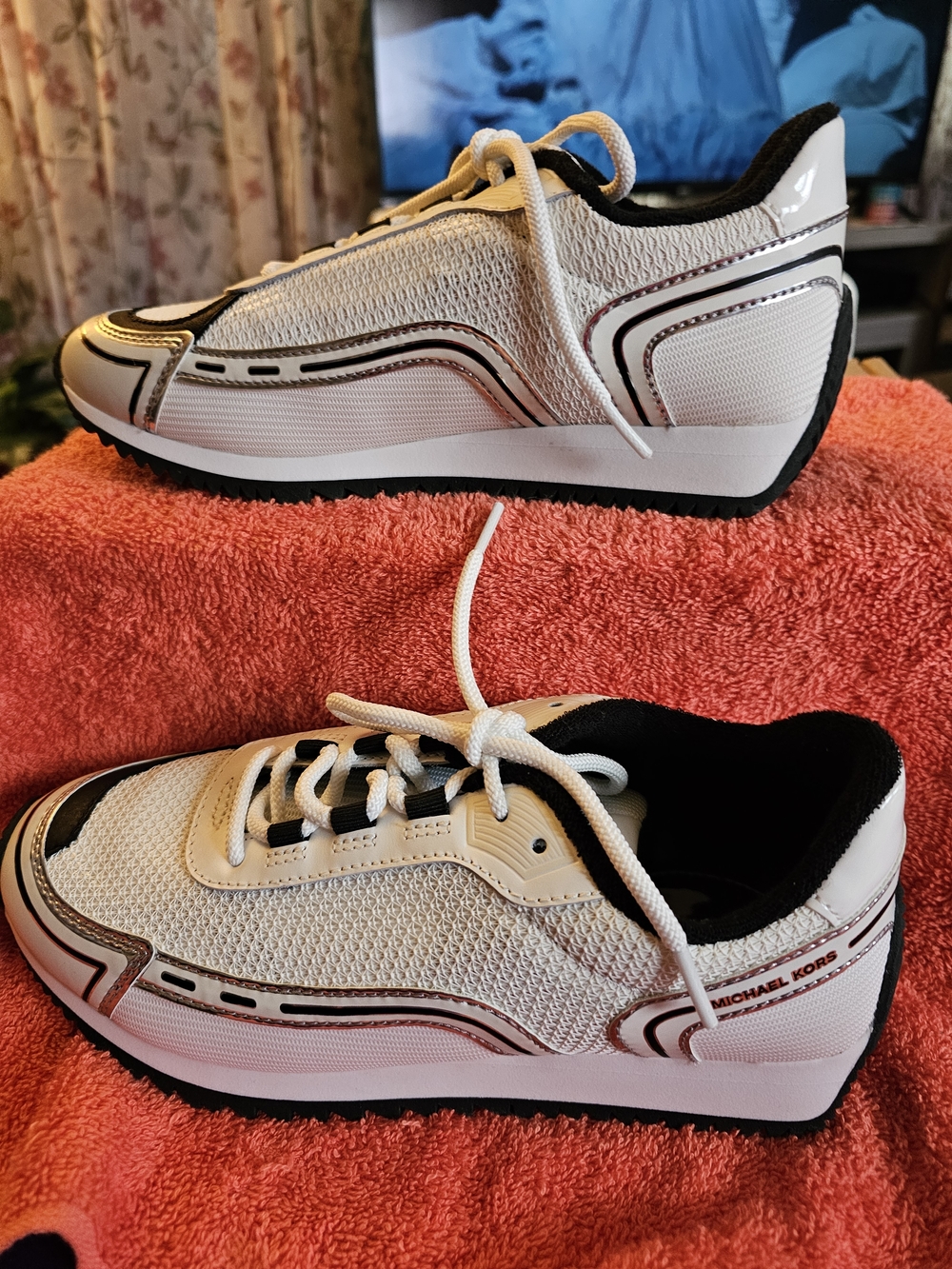 Michael Kors Byrdie Trainer White and Black Low-Top Lace-Up Sneakers NWOT - Picture 2 of 8